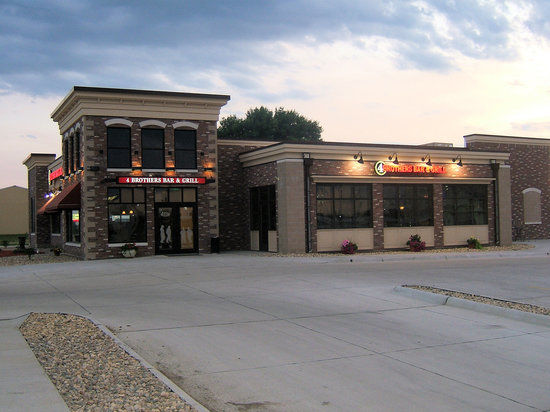 4 Brothers Bar & Grill
